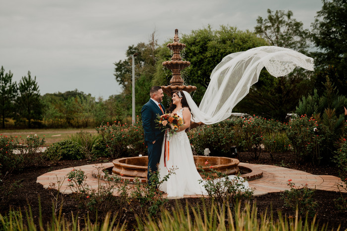 Sarah & Michael’s wedding at The Pavilion at Lago Bella, Conroe, TX, photographed by Weddings Unlimited