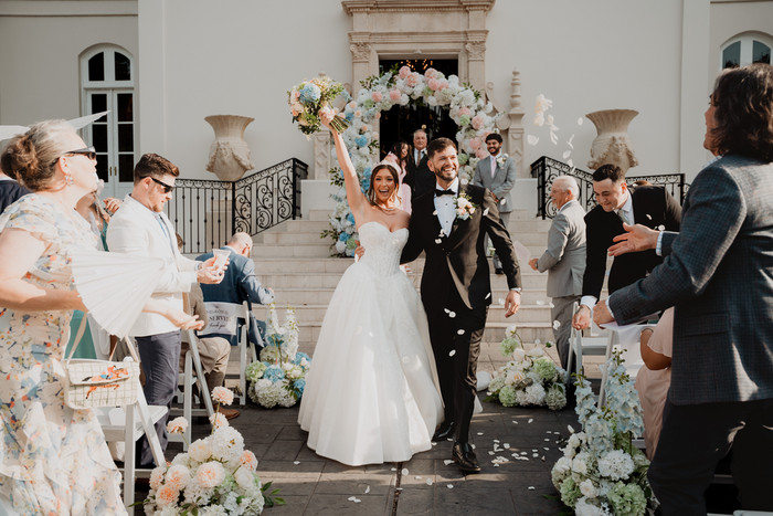 Breanna & Colby’s wedding at Chateau Nouvelle, Houston, TX, photographed by Weddings Unlimited